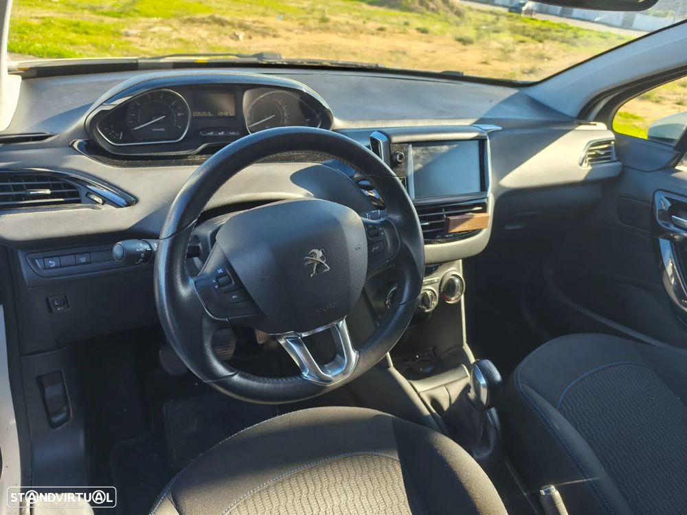 Peugeot 208 1.2 PureTech Signature - 5