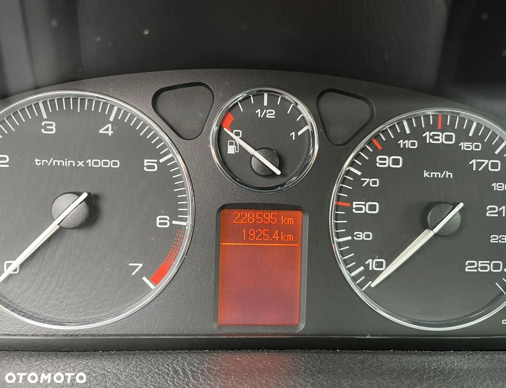 Peugeot 407 - 11