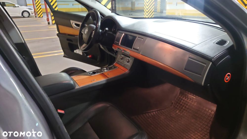 Jaguar XF 3.0 V6 Luxury - 22