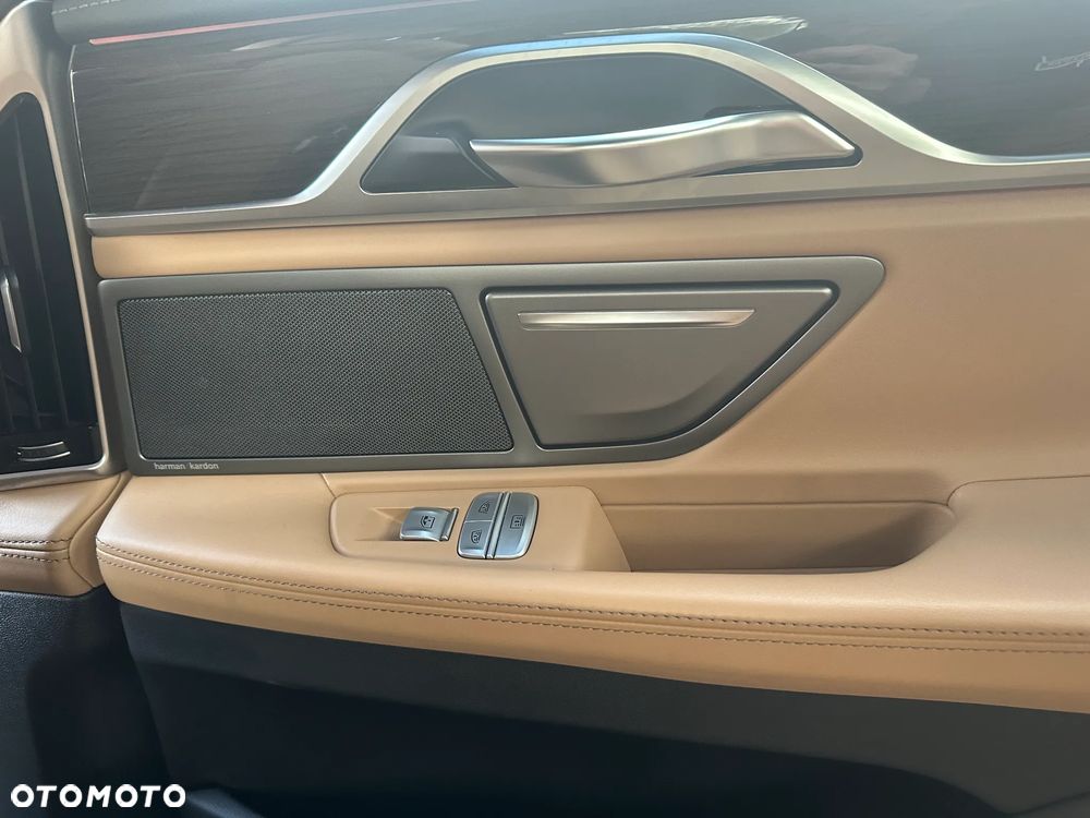 BMW Seria 7 740d xDrive - 22
