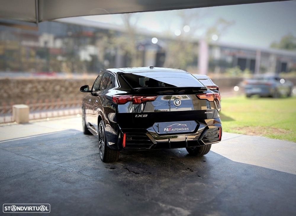 BMW iX2 eDrive20 Pack Desportivo M - 10