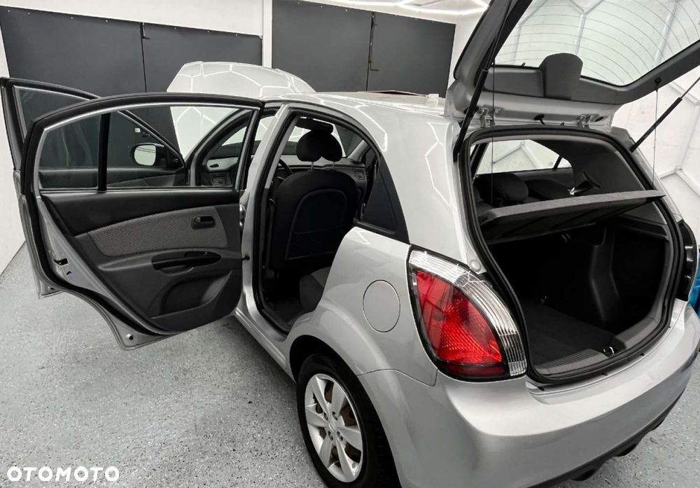 Kia Rio - 33