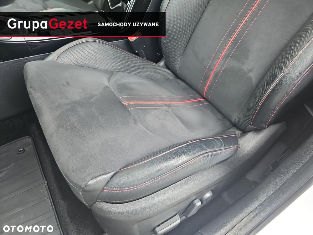 Kia ProCeed 1.6 T-GDI GT DCT - 12