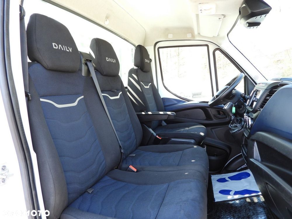 Iveco DAILY 35S16 SKRZYNIA 8 PALET TEMPOMAT LEDY AUTOMAT HI-MATIC KLIMATYZACJA  160KM - 39