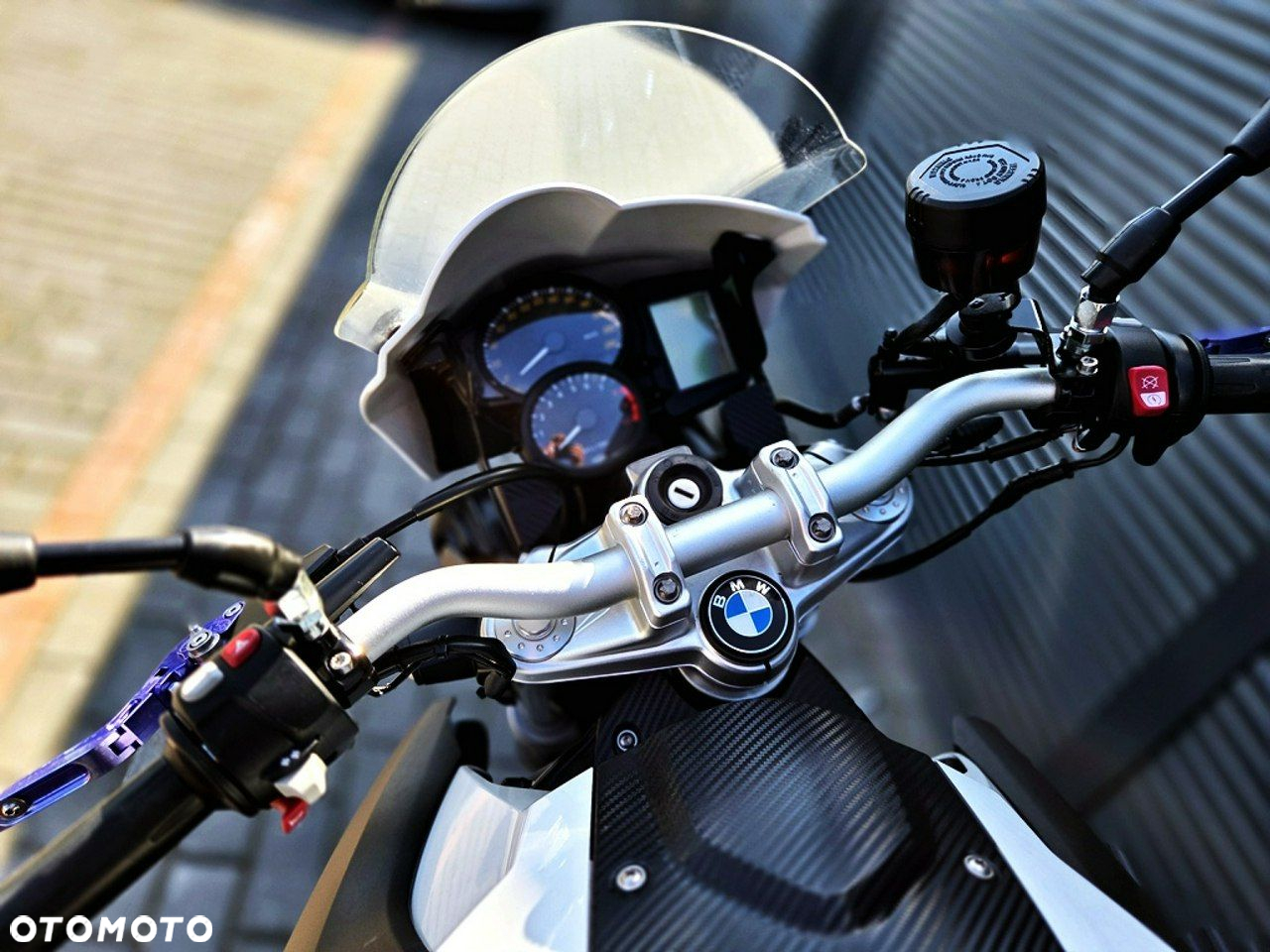 BMW F - 8
