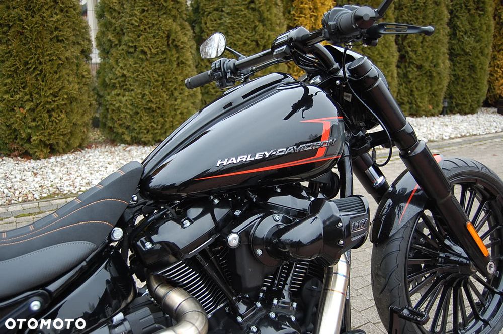 Harley-Davidson Softail Breakout - 12