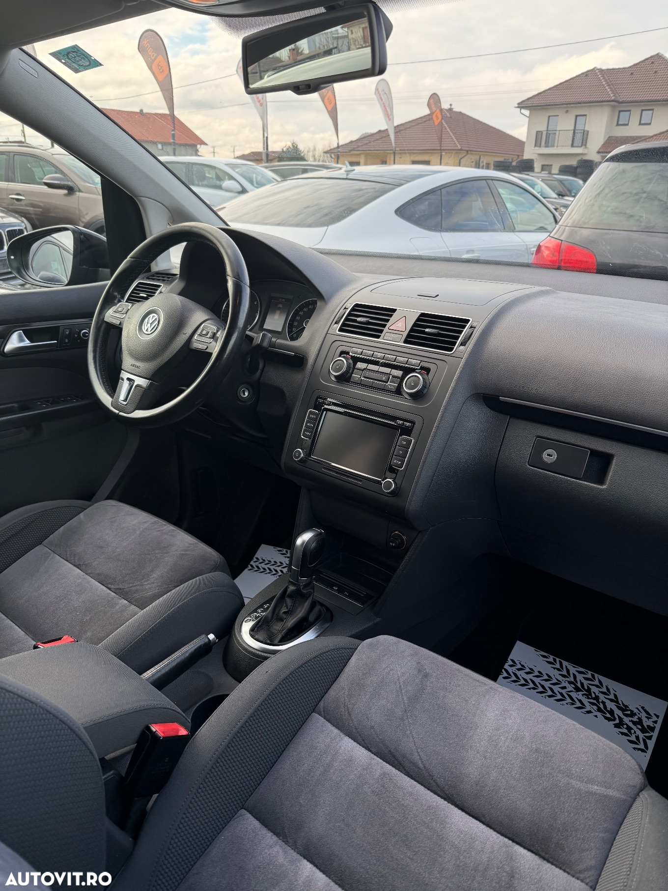 Volkswagen Touran 1.6 TDI DSG Highline - 34