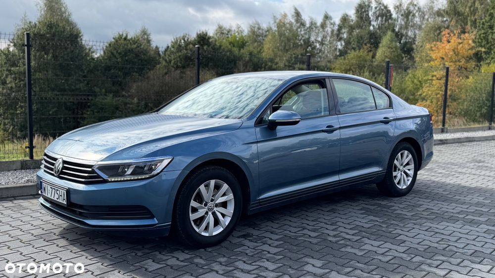Volkswagen Passat - 1