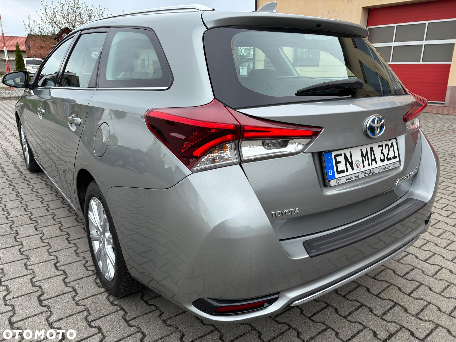 Toyota Auris 1.8 VVT-i Hybrid Automatik Comfort - 4