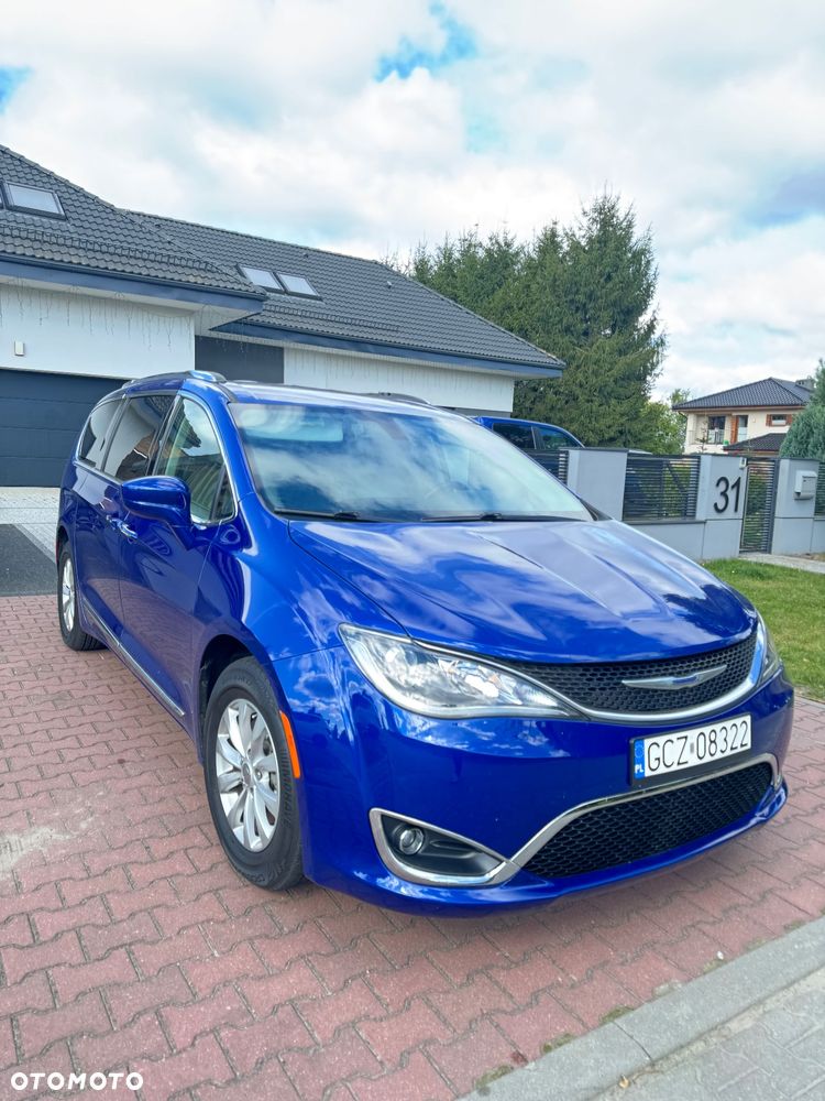 Chrysler Pacifica - 2