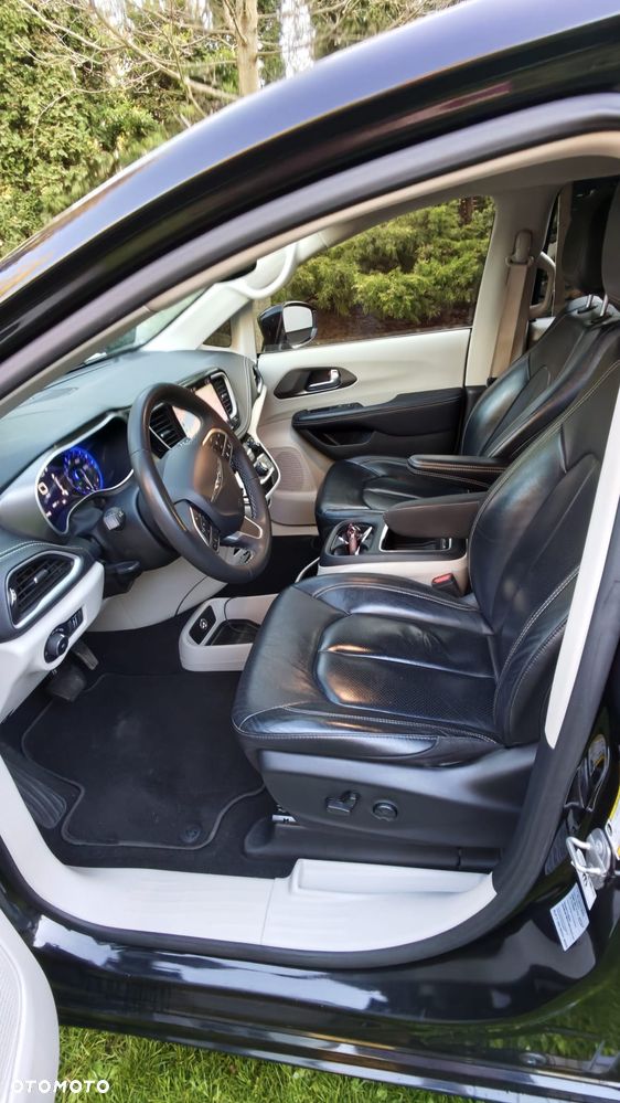 Chrysler Pacifica - 13