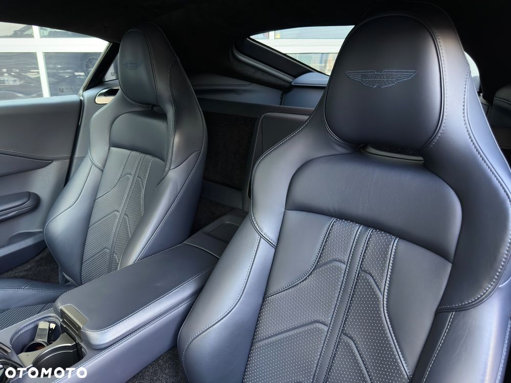 Aston Martin Vantage - 12