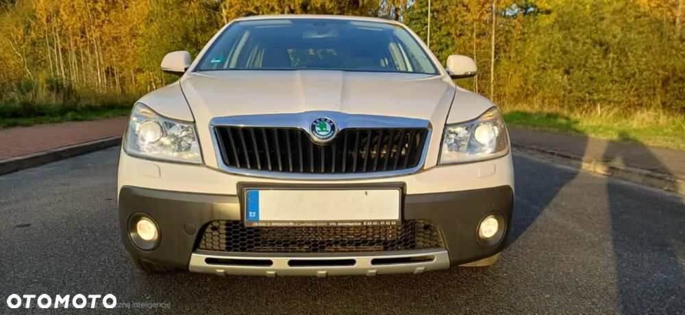 Skoda Octavia ver-combi-2-0-tdi-dpf-4x4-dsg-scout - 9