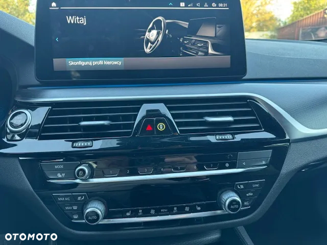 BMW Seria 5 530e xDrive M Sport sport - 13