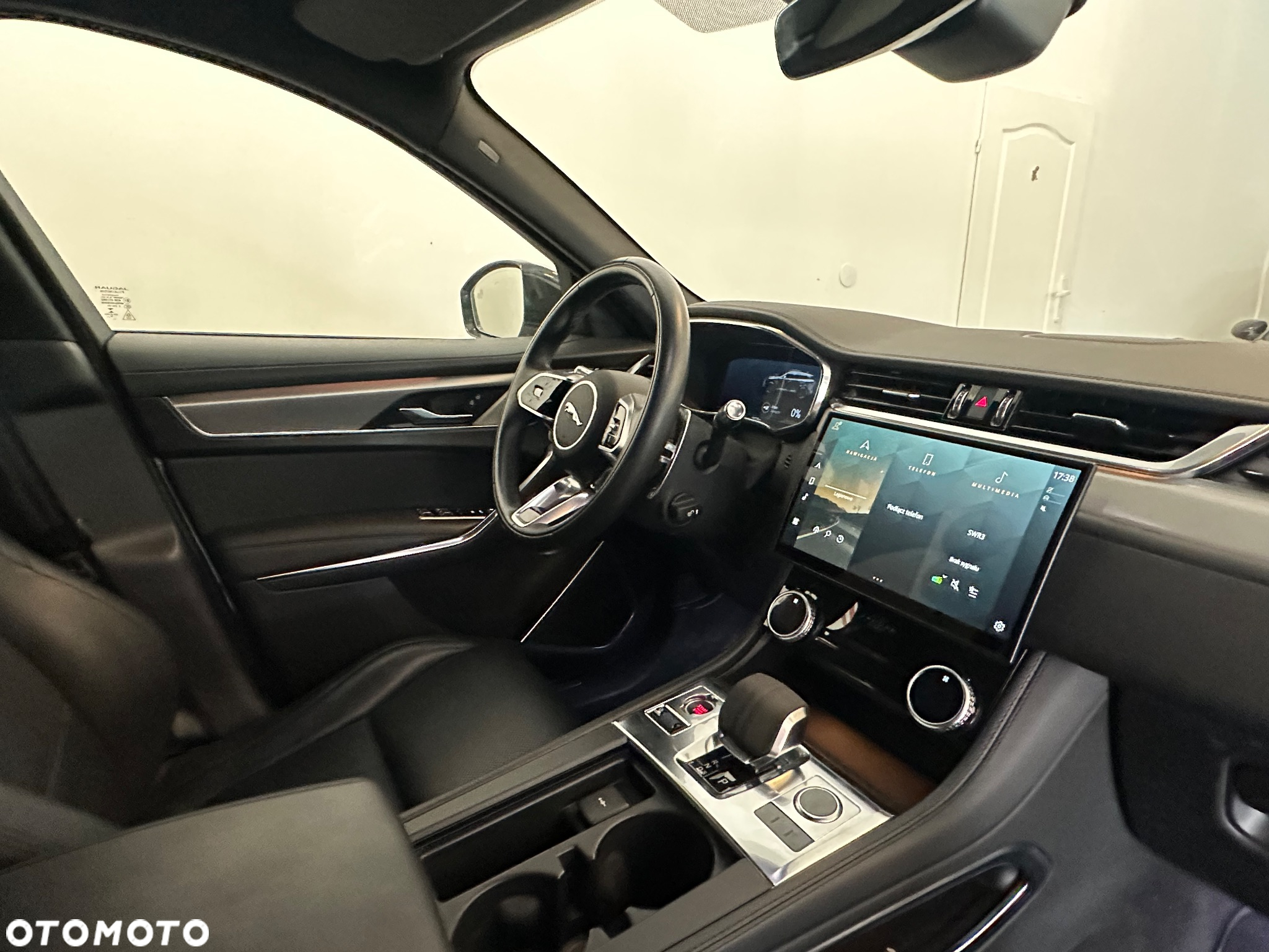 Jaguar F-Pace 2.0 P400e PHEV AWD SE - 38