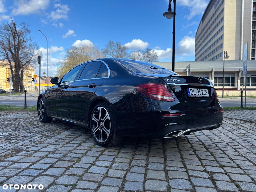 Mercedes-Benz Klasa E 220 d 4-Matic 9G-TRONIC - 34
