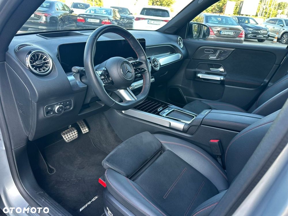Mercedes-Benz GLB - 11