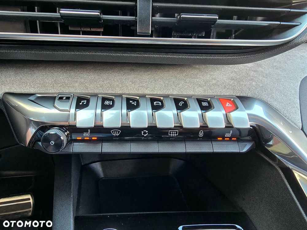Peugeot 3008 1.6 PureTech HYbrid GT Line S&S EAT8 - 27
