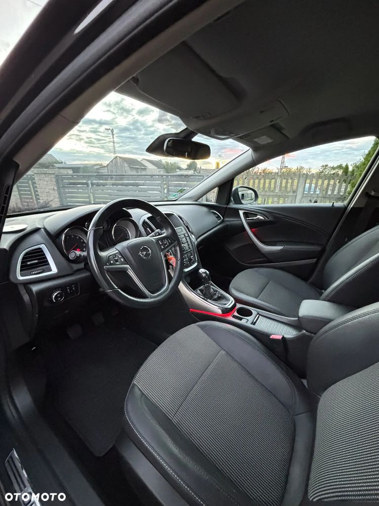 Opel Astra 2013 photo 5