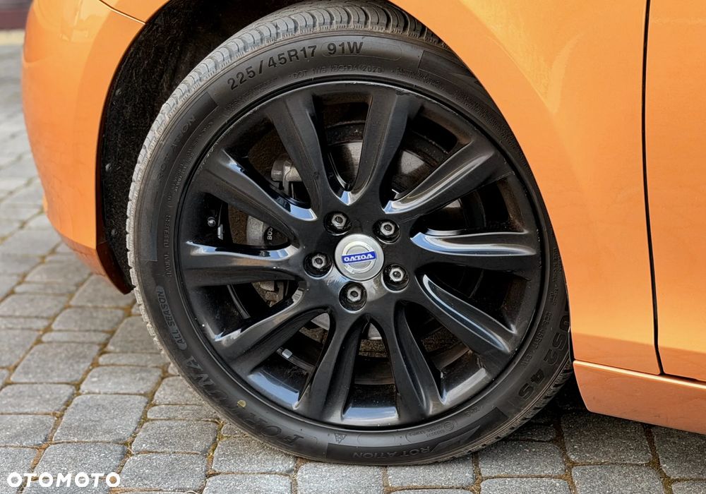 Volvo V40 D2 R Design - 12