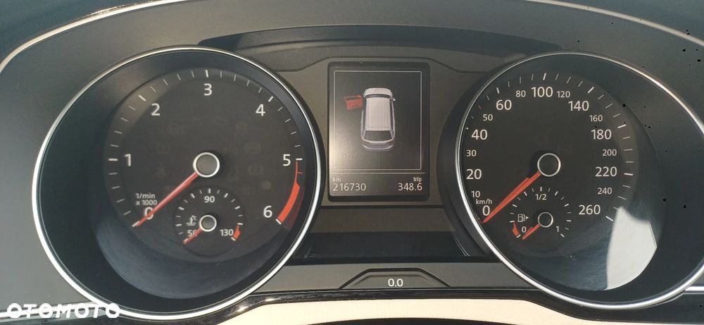 Volkswagen Passat - 8