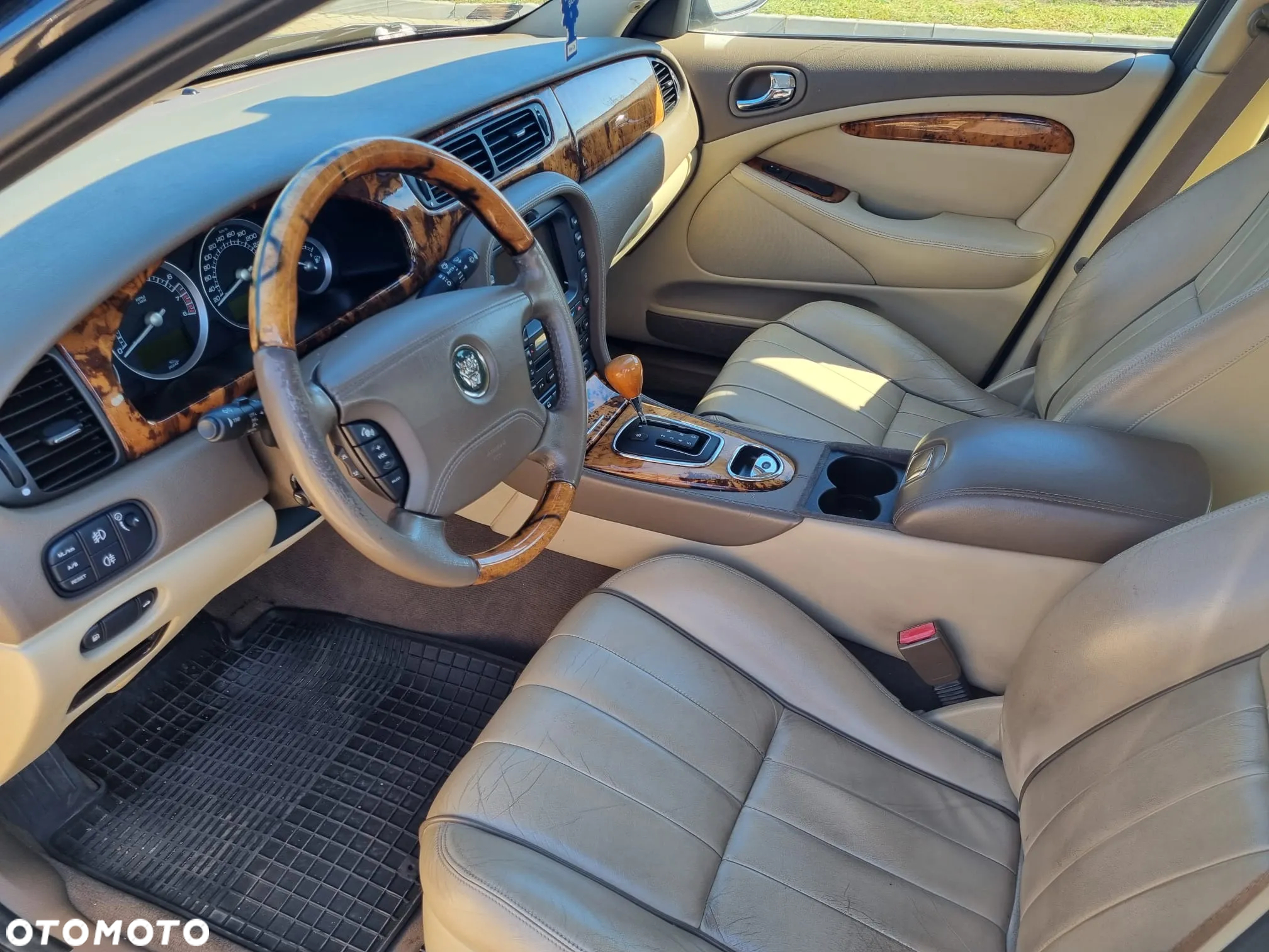 Jaguar S-Type - 8
