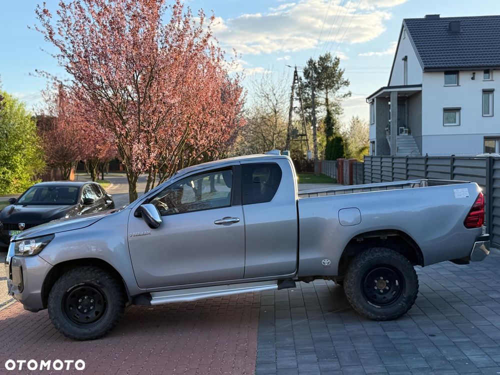 Toyota Hilux 4x4 Extra Cab Autm Executive - 8