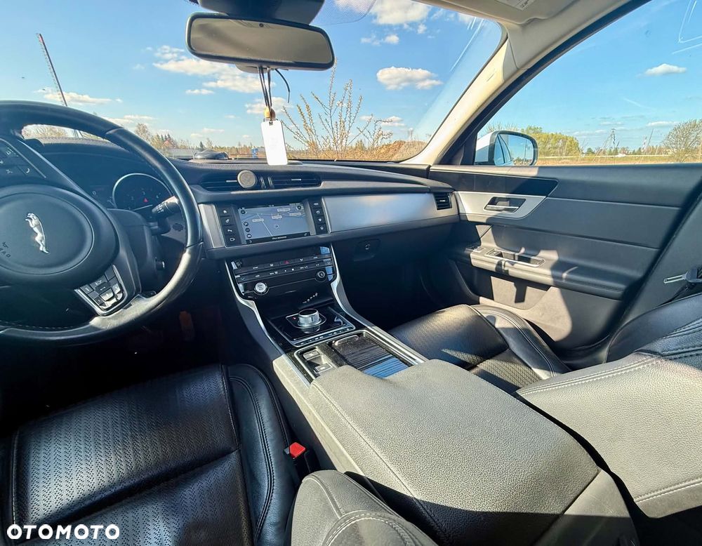 Jaguar XF 2.0 i4D Prestige - 8