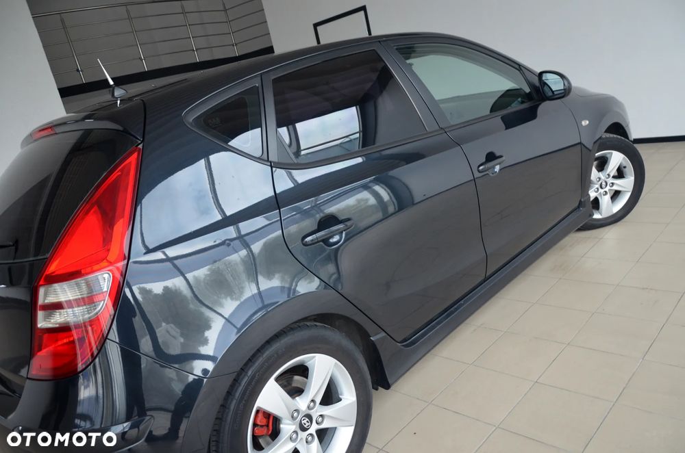 Hyundai i30 1.6 CRDi FIFA WM Edition - 21