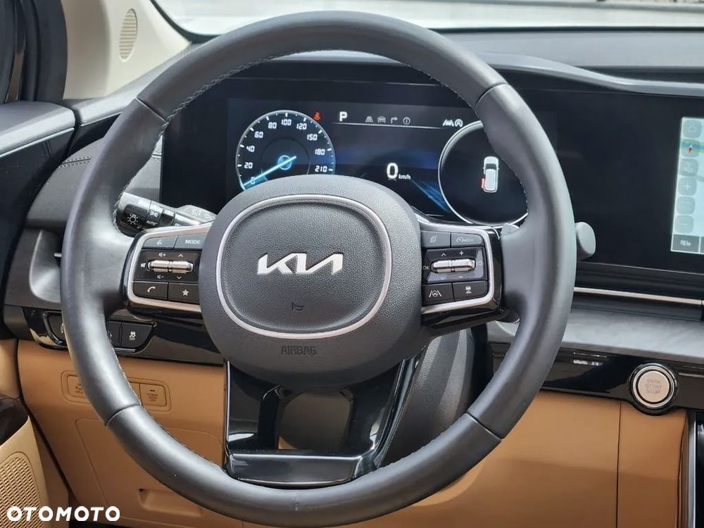 Kia Carnival - 17