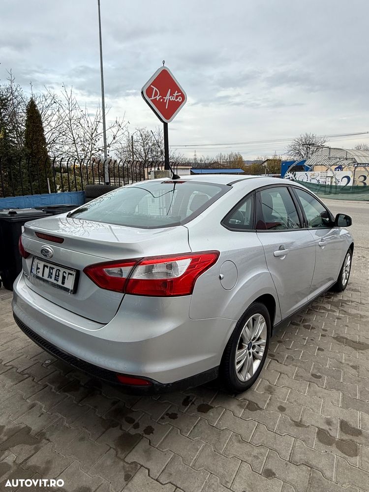 Ford Focus 1.6 Ti-VCT Ambiente - 10