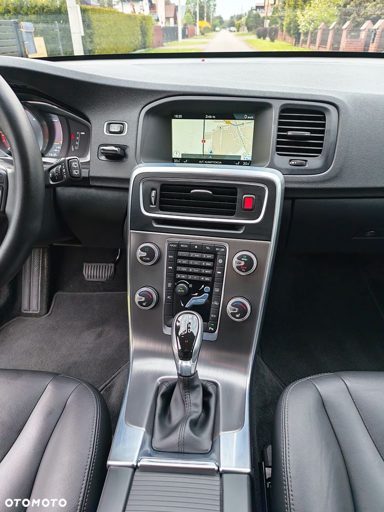 Volvo V60 Cross Country D4 Geartronic Summum - 13