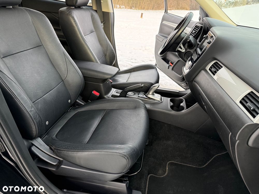 Mitsubishi Outlander 2.0 4WD Top - 19