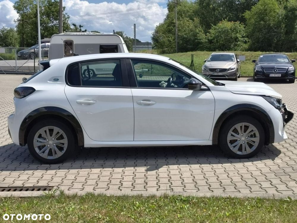Peugeot 208 - 8