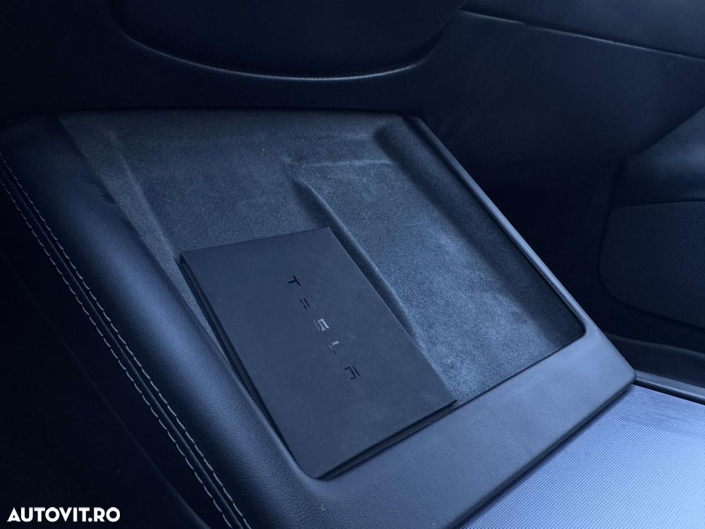 Tesla Model 3 - 39