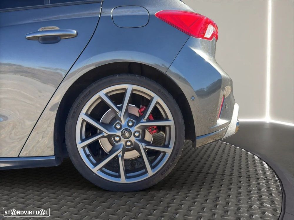 Ford Focus 2.3 EcoBoost S&S ST - 27
