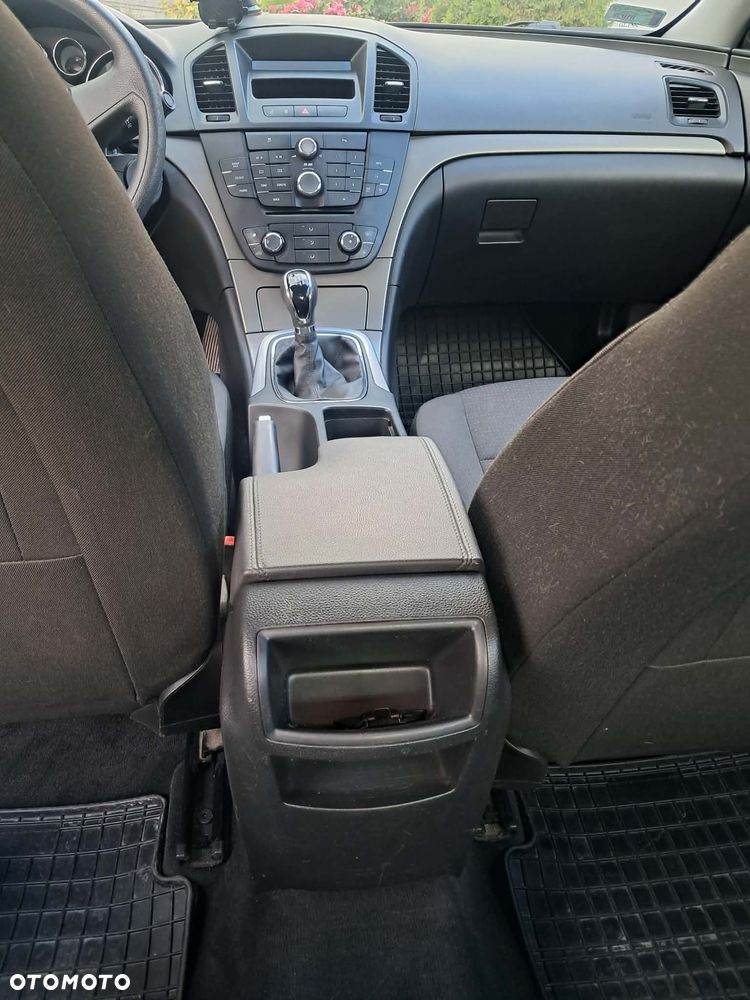 Opel Insignia 1.6 - 9