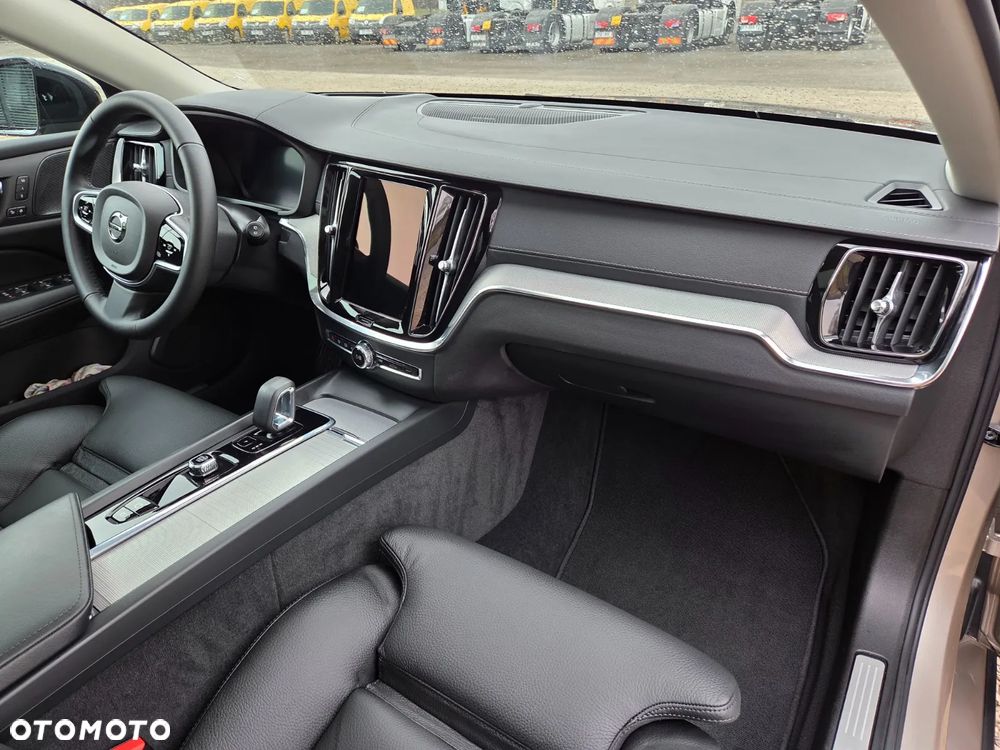 Volvo V60 B4 B DKG Ultra Dark - 24