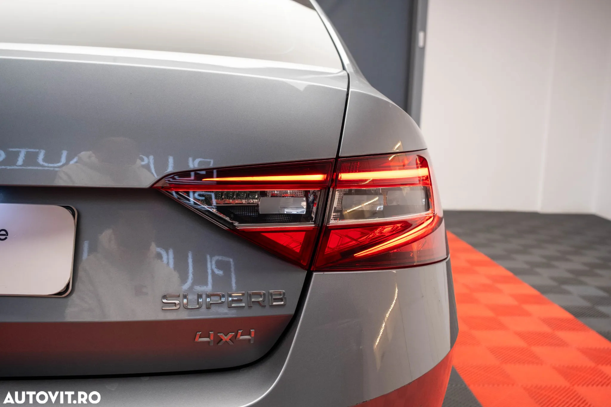 Skoda Superb 2.0 TDI DSG 4X4 Laurin & Klement - 14