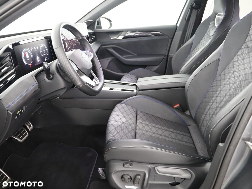 Volkswagen Passat - 11