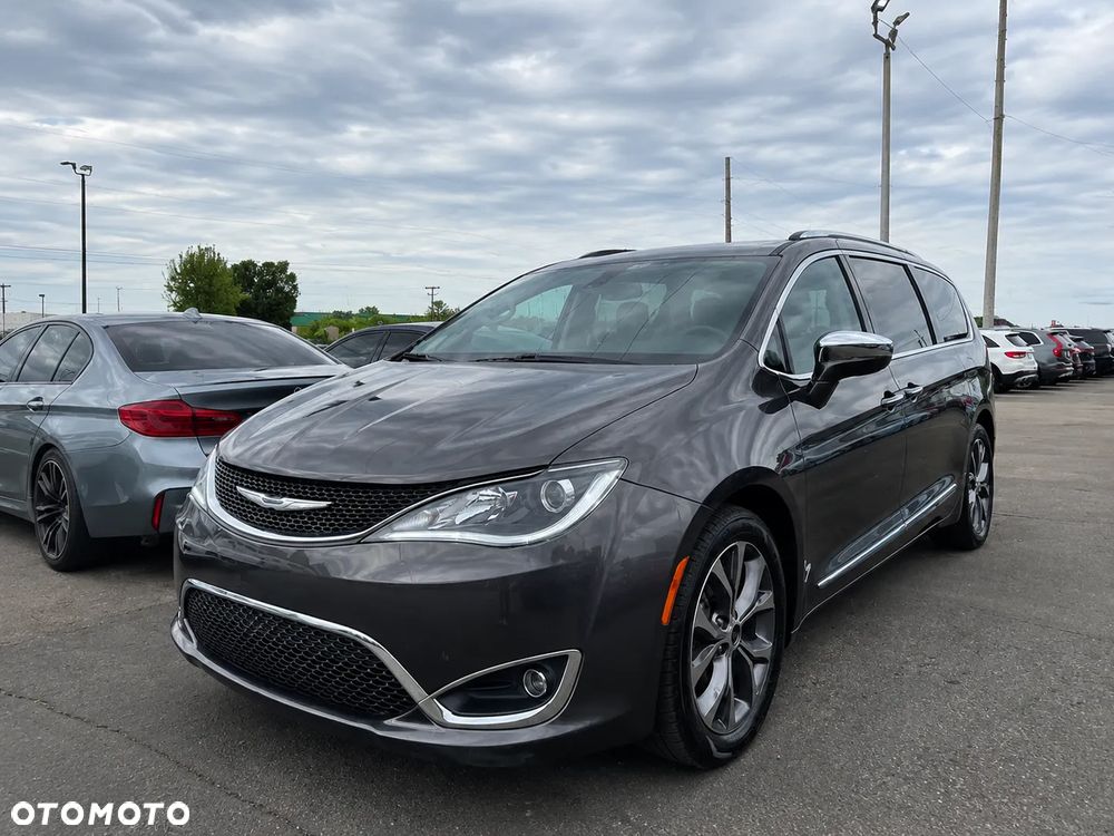 Chrysler Pacifica - 1