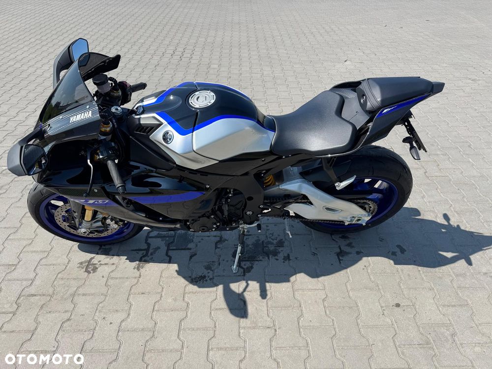 Yamaha R1 - 4