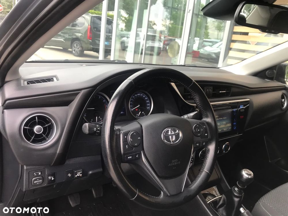 Toyota Corolla 1.6 Classic Plus - 18