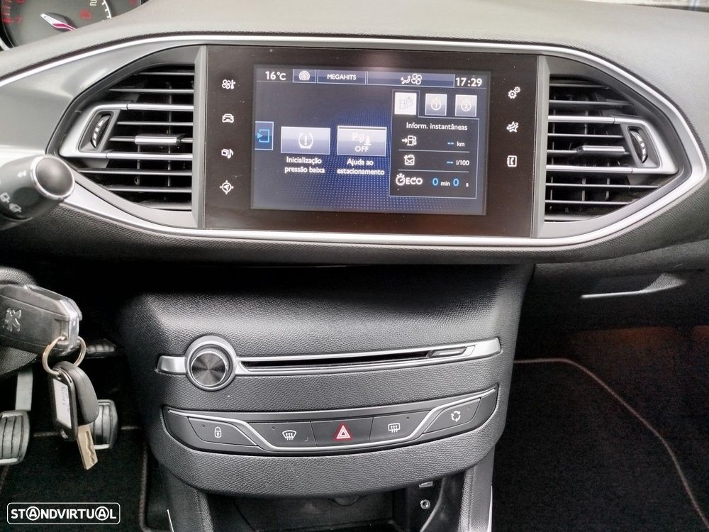 Peugeot 308 SW 1.2 PureTech Allure J17 - 22