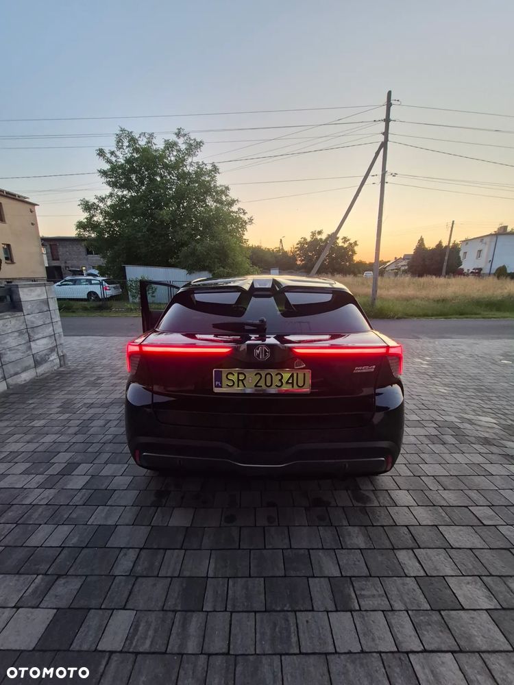 MG 4 Luxury 64 kWh - 6