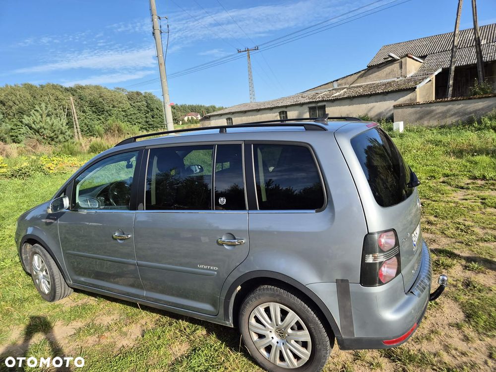 Volkswagen Touran - 2