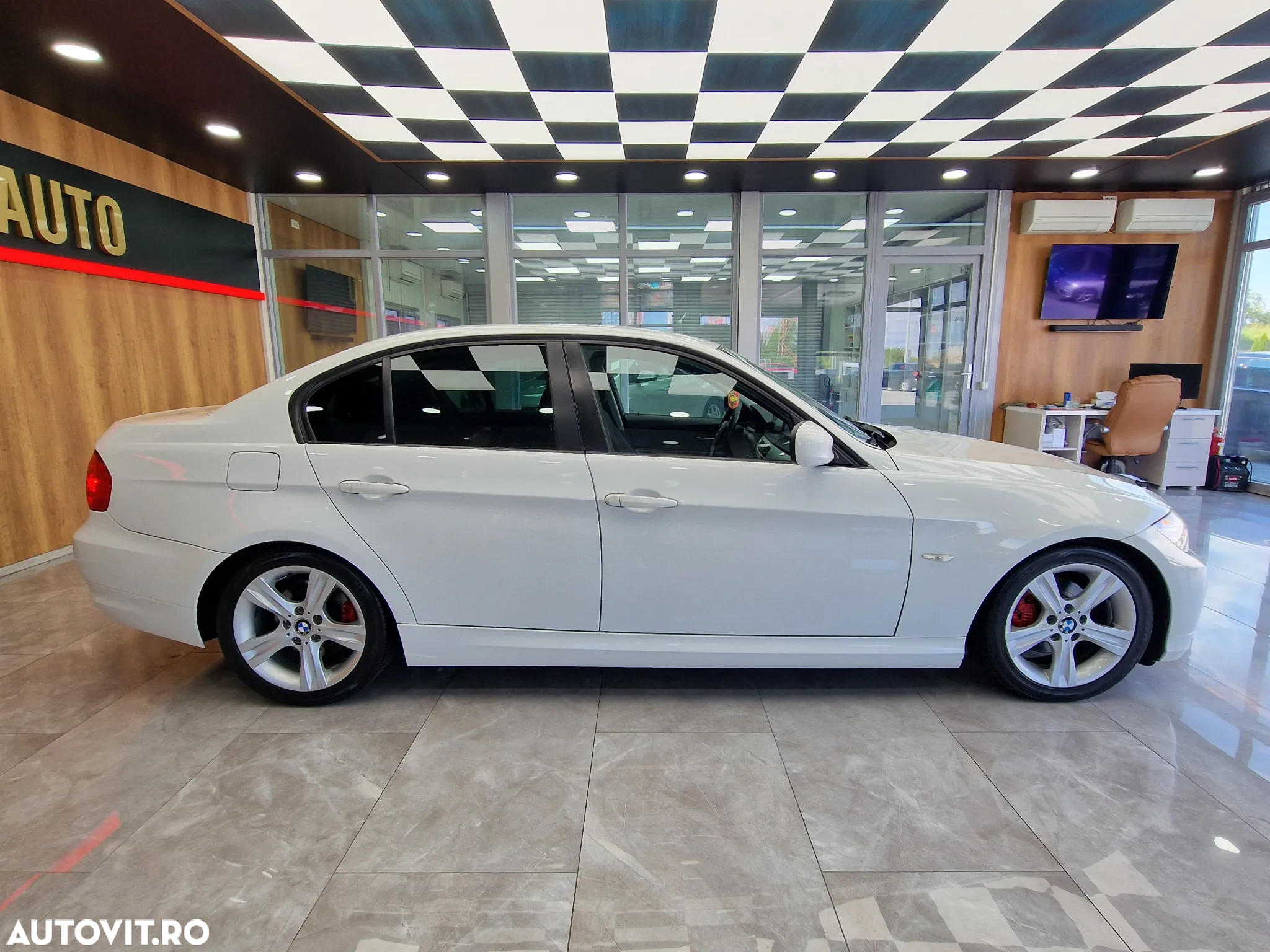 BMW Seria 3 318i - 13