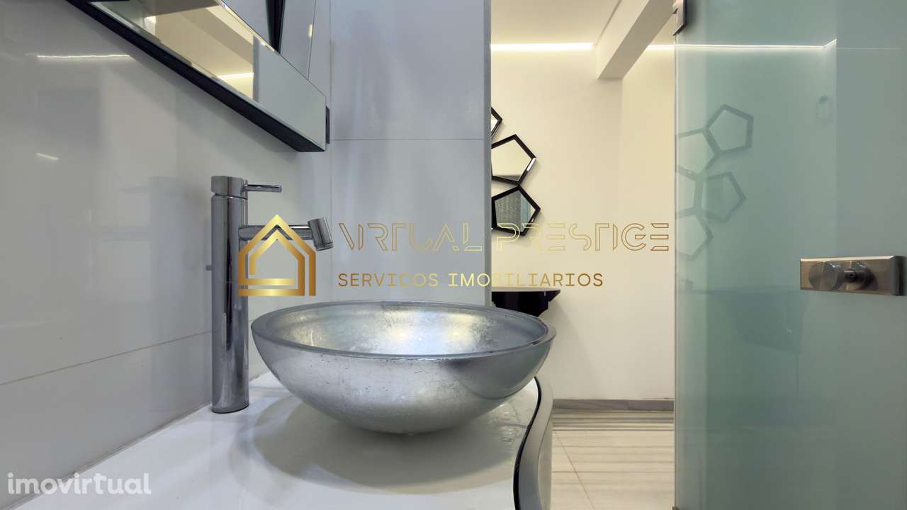 Moradia T4 Remodelada com Piscina em Belverde - Grande imagem: 4/36