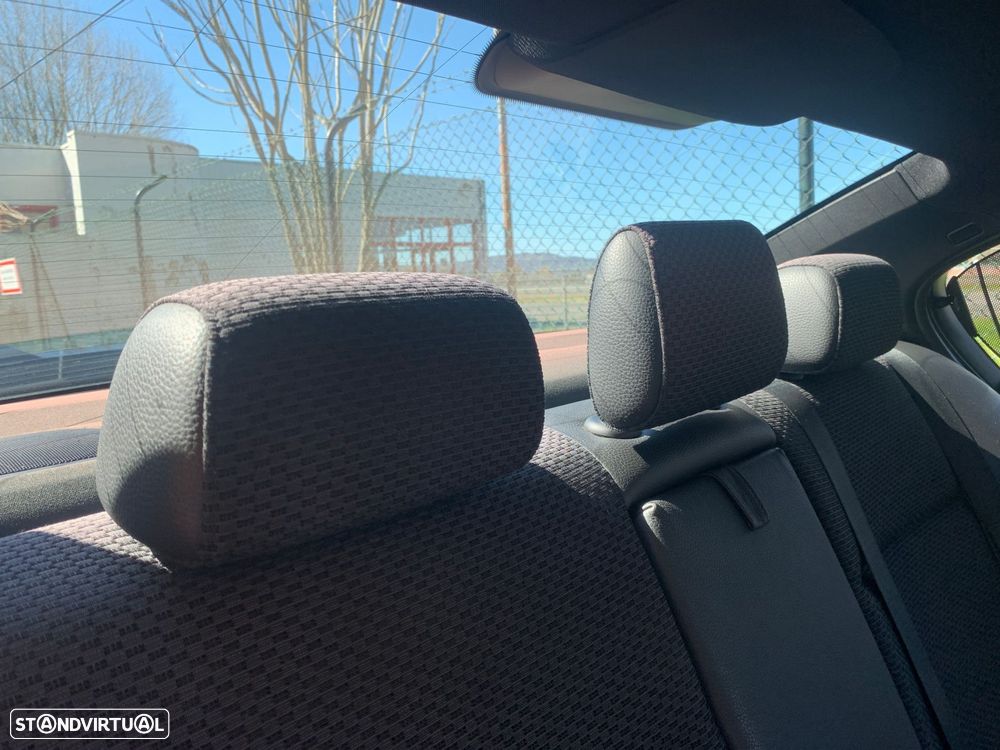 BMW 318 d Pack M - 23