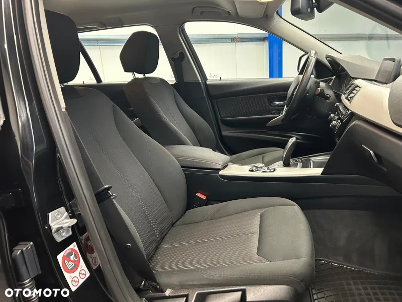 BMW Seria 3 318d Advantage - 23